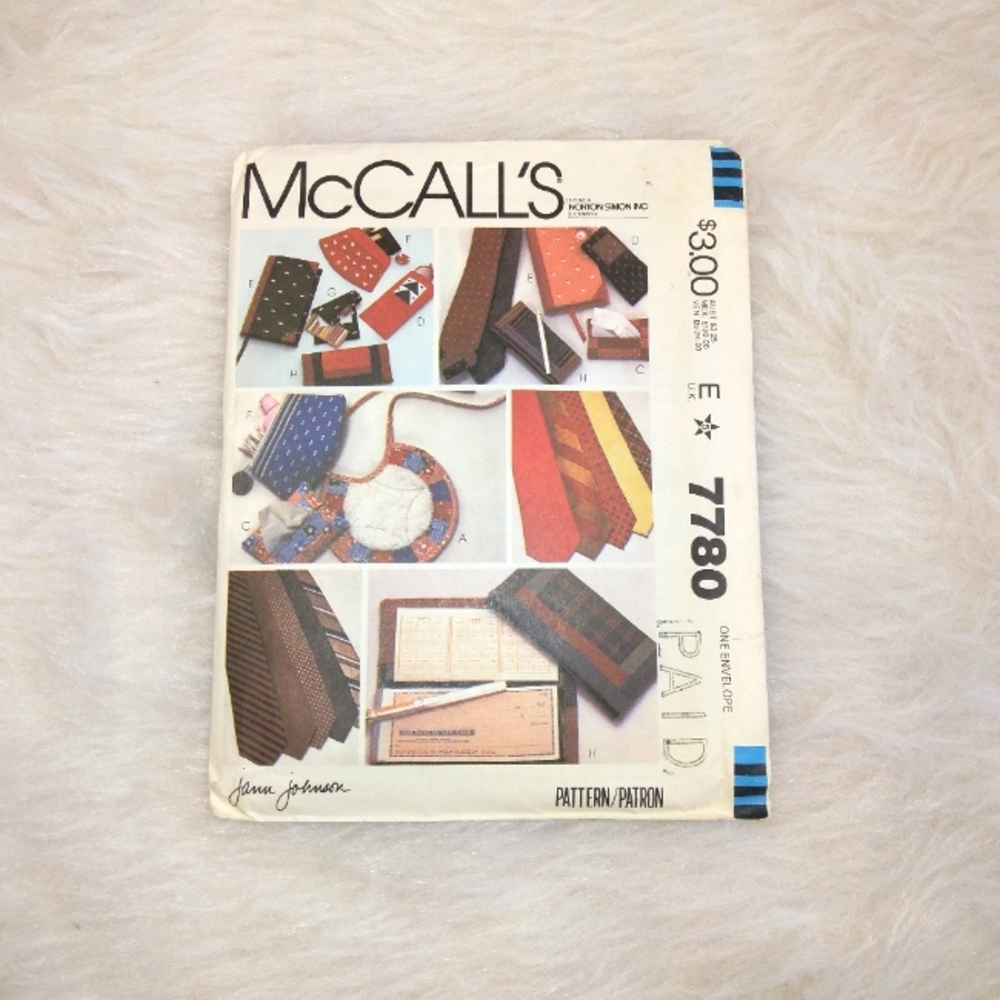 McCall's 7780 Gift Package, a collection of accessories